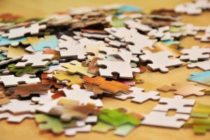 Pièces de puzzles mélangées